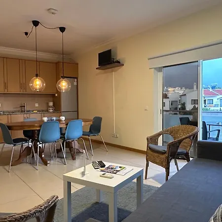 Oura Oasis F - Shared Pool - 6 Guests -