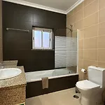Oura Oasis F - Shared Pool - 6 Guests - شقة